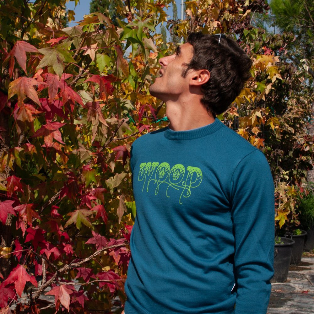 modello con magliette wood clothing fili